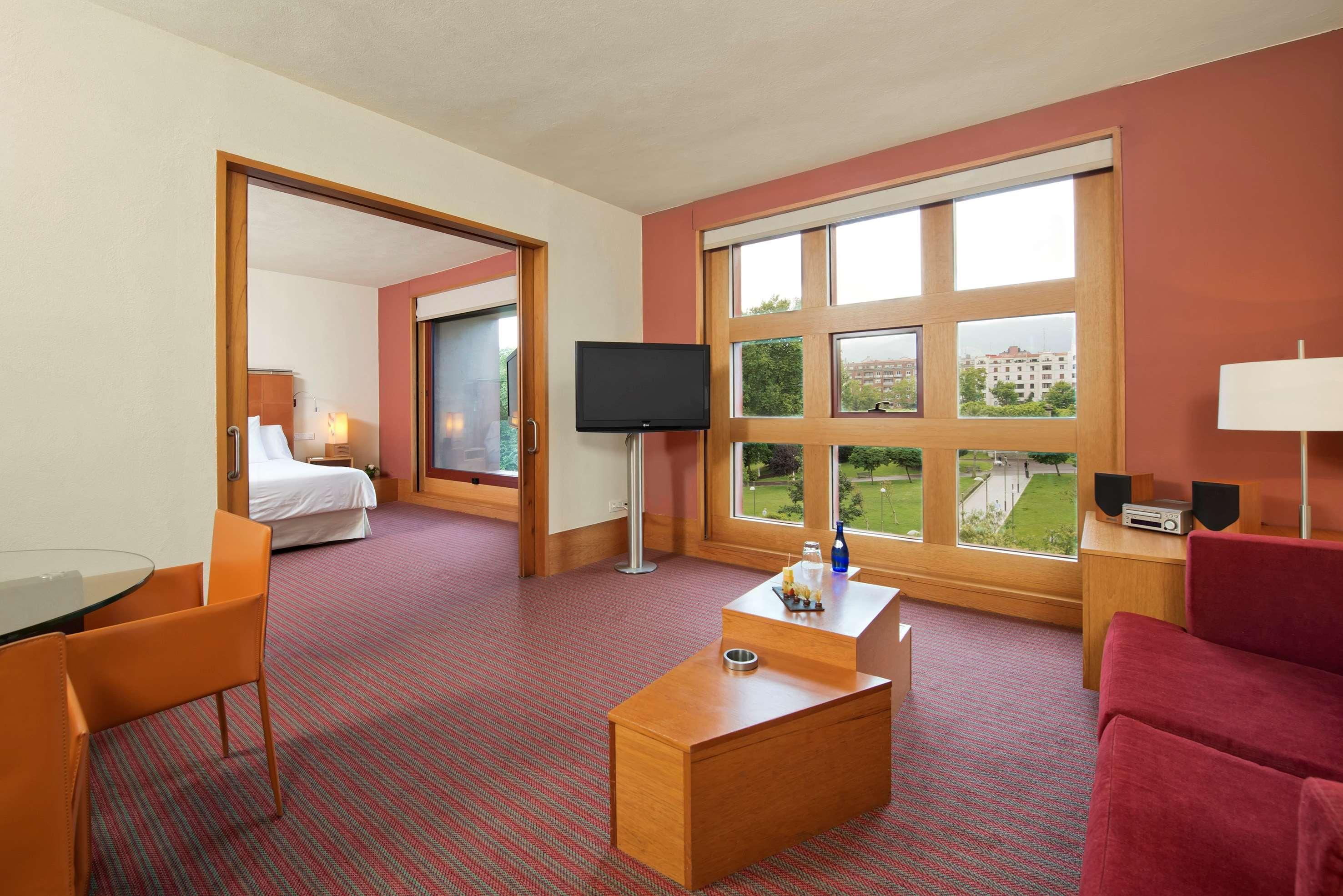 Hotel Meliá Bilbao Esterno foto Suite