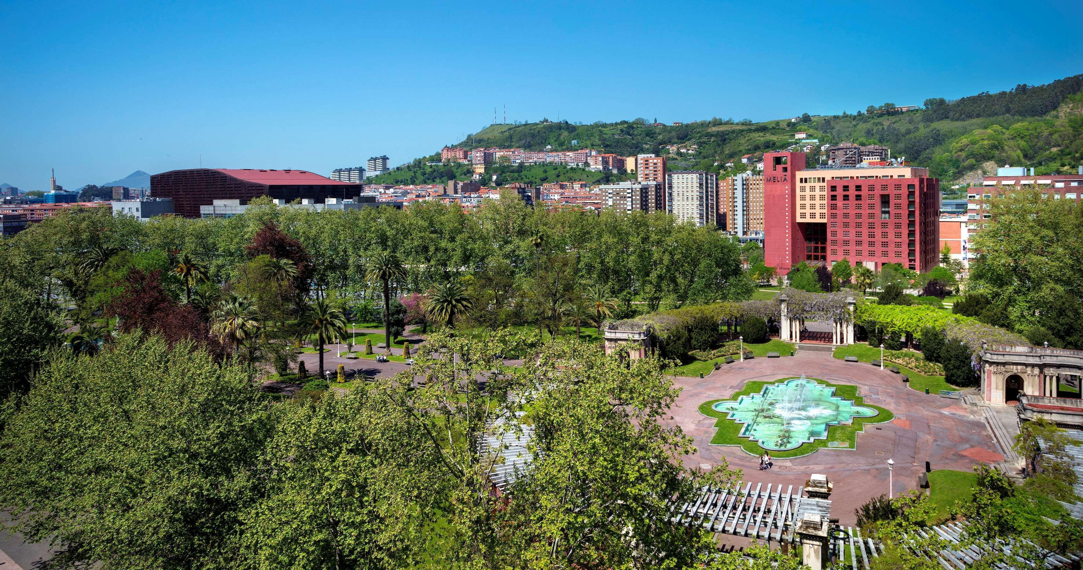 Hotel Meliá Bilbao Esterno foto The University of Navarra