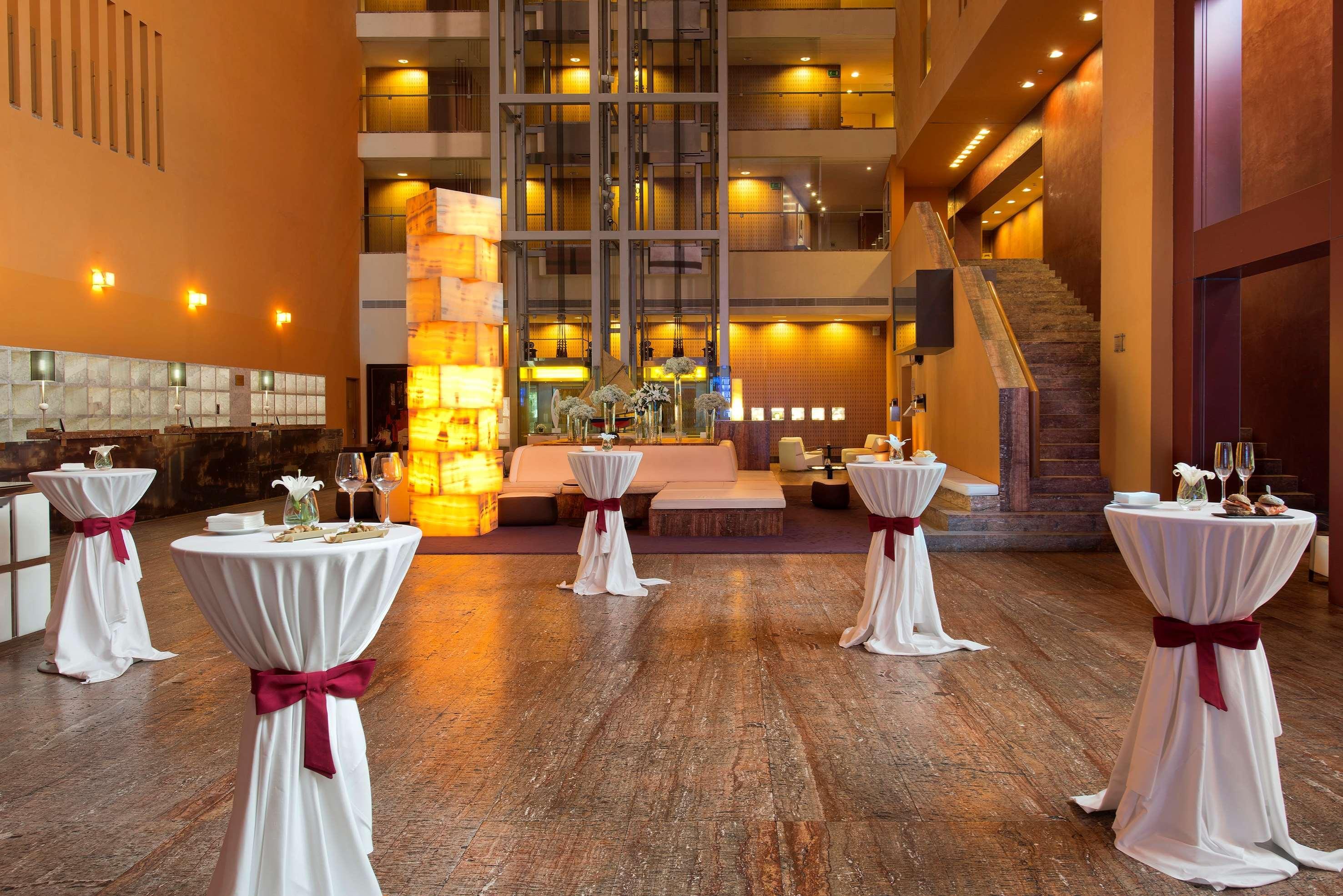 Hotel Meliá Bilbao Esterno foto The lobby of the hotel