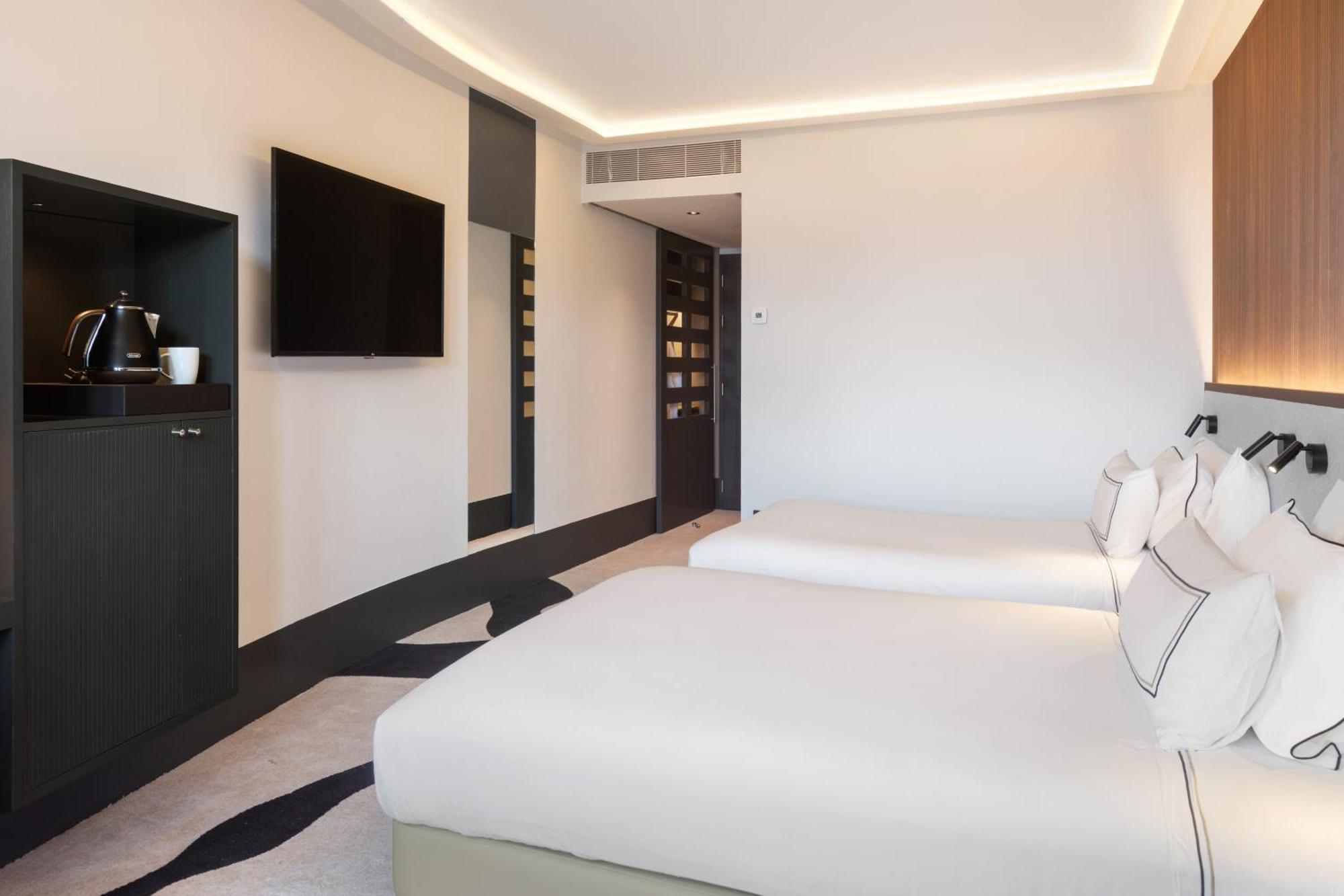 Hotel Meliá Bilbao Esterno foto A room at the hotel