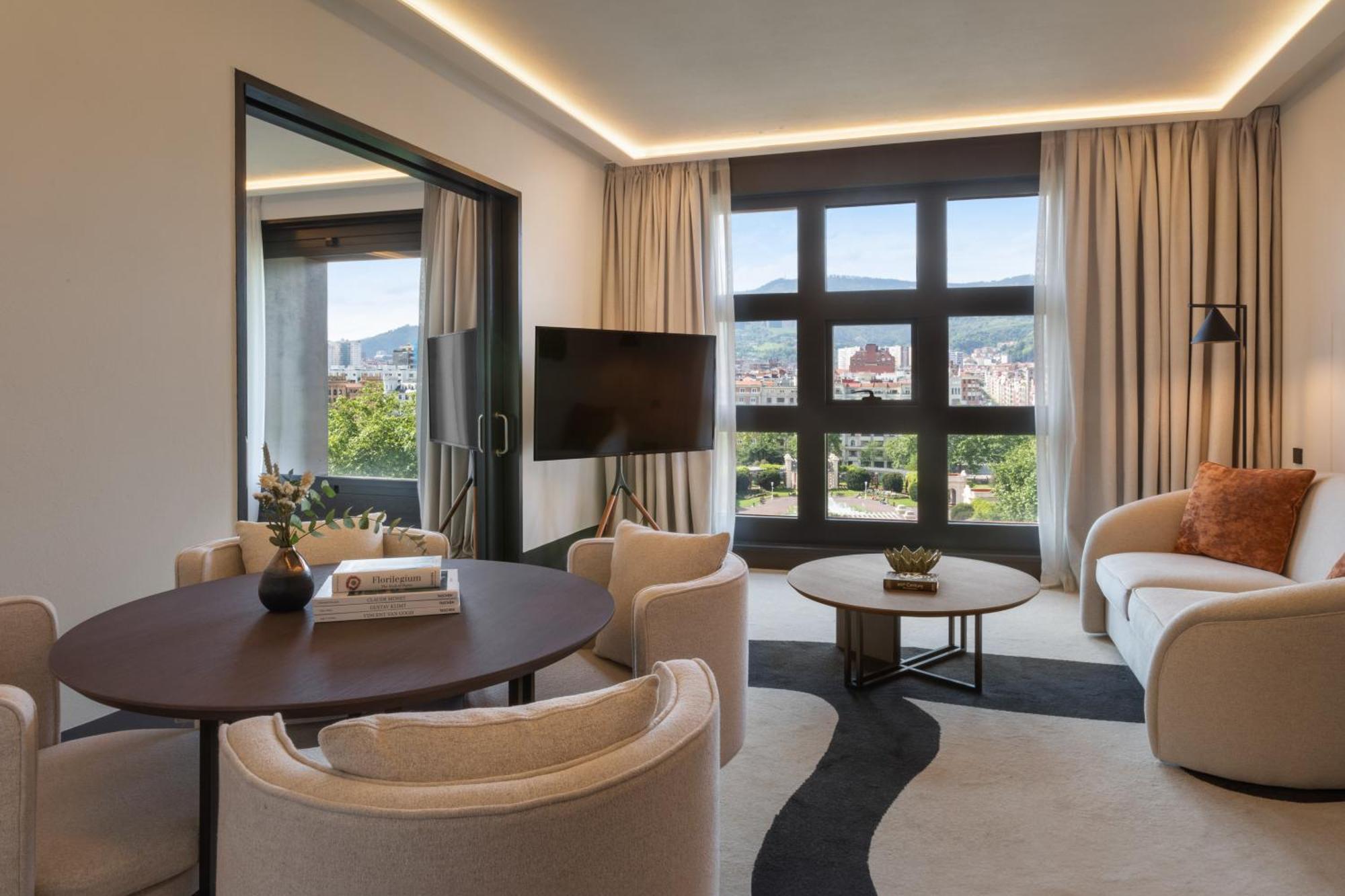 Hotel Meliá Bilbao Esterno foto A suite at the hotel
