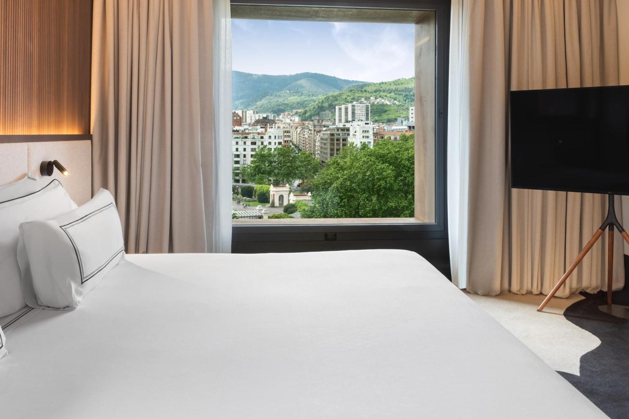 Hotel Meliá Bilbao Esterno foto Deluxe room