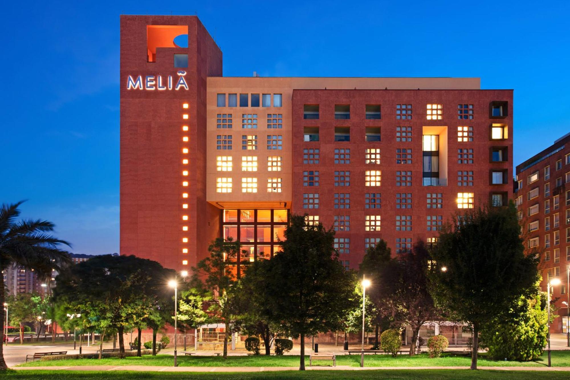 Hotel Meliá Bilbao Esterno foto MEU Campus